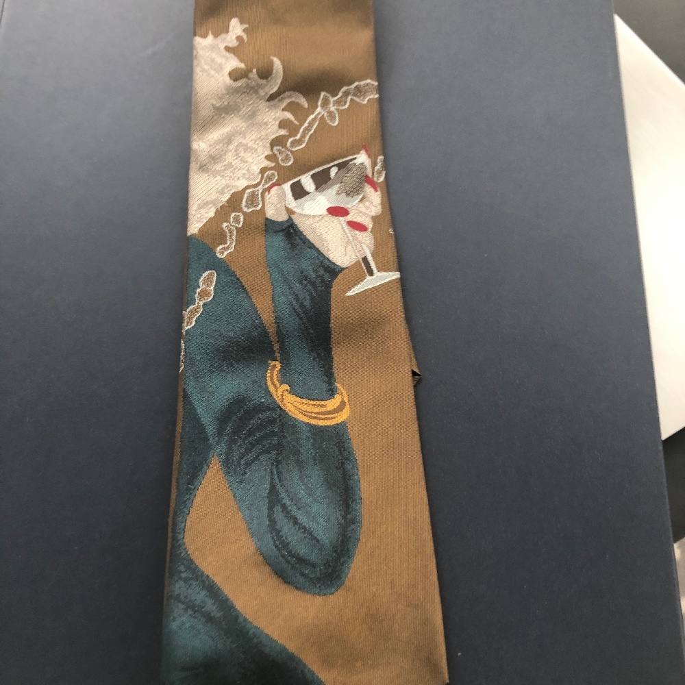 Stunning unusual silk tie